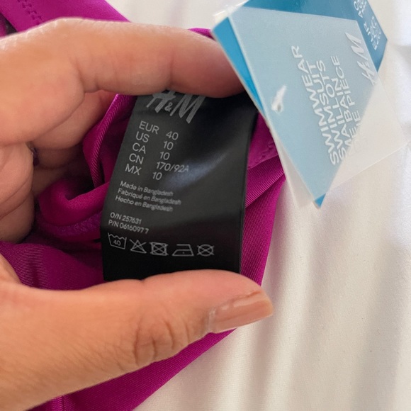 H&M One Piece Swimsuit - Picture 4 of 6